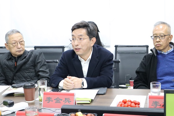 江北新區(qū)生命健康產業(yè)發(fā)展黨工委委員、管辦副主任李金兵